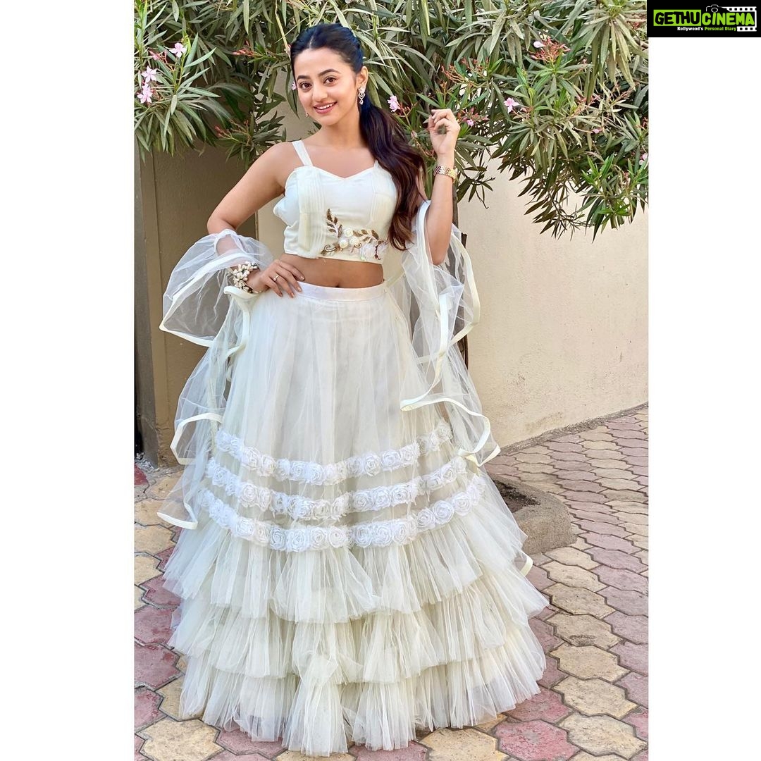 Helly Shah Leaves Us Stunned In A Sparkling Green Gown With A Cape At The  Cannes Film Festival 2022