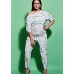 Huma Qureshi Instagram - That throwback photo dump … all smiles #throwback #allsmiles #love #laughter #jokes #banter Outfit - @tunactive Jewellery- @shopeurumme Makeup - @ajayvrao721 Hair - @susanemmanuelhairstylist Styling - @who_wore_what_when Photography- @anurag_kabburphotography #easy #sunshine #humaqureshi