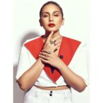Huma Qureshi Instagram - Hellooooo 🤓 #glam #maharani #white #red Outfit - @bethecircus Jewellery- @diosaparis Shoes - @saintg_shoes HMU - @krisann.figueiredo.mua Styled by - @who_wore_what_when Photography- @chandrahas_prabhu