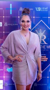 Isha Koppikar Instagram - It was an absolute pleasure to be the guest of honour at the @queenoftheworld_india pageant along with @malaikaaroraofficial and @madhuchopra aunty. This is a unique platform that celebrates confidence and glamour alongside inclusivity and diversity. 

Outfit @neeturohra_india 
Jewellery by @jet_gems 
Makeup by @monashairandbeauty 
Asst by @aishwarya_2109 
Hairstyle @shab_qureshi786 
Shot by @shreepadgaonkar @savant_riddhima 
Managed by @vkcelebrities 
@monavkadechkarr 
Social media by @thekhyatigandhi 

@urmi_boruah 

#queenoftheworldindia #indiapagents #qotw #redcarpet #ishakoppikarnarang #ishakoppikar #malaikaarora #madhuchopra #reelsindia #feelitreelit #reelsinstagram #reelskarofeelkaro