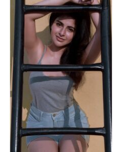Iswarya Menon Instagram - 🪜 
.
.
@irst_photography