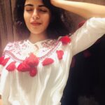 Iswarya Menon Instagram - Wait.....!! . let me just pause the world for a second!!! . #sanityininsanity #comfortinchaos