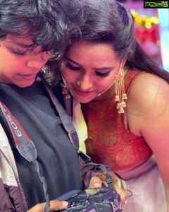 Jacqueline Fernandas Instagram - Best memories 🌸
#morattusingle #feb12
@sharada.shivaji
