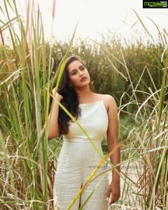 Jacqueline Fernandas Instagram - Real recongnize Rare 🤍
Photography: @sharada.shivaji 
(my comrade)🖤
#bestone #myhappiness #portait #shaphotography