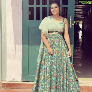 Jacqueline Fernandas Instagram - Morattu single finale day ❤️
Favourite dress by @nirali_design_house 
Makeup : @jeevitha.mua
