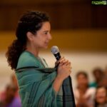 Kangana Ranaut Instagram - A special screening of #Manikarnika at the Isha Yoga Centre in Coimbatore. The crowd was cheering, clapping and whistling almost throughout the movie. A memorable screening indeed! #KanganaRanaut #Sadhguru #IshaFoundation Isha Yoga Center