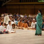 Kangana Ranaut Instagram - A special screening of #Manikarnika at the Isha Yoga Centre in Coimbatore. The crowd was cheering, clapping and whistling almost throughout the movie. A memorable screening indeed! #KanganaRanaut #Sadhguru #IshaFoundation Isha Yoga Center