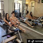 Kangana Ranaut Instagram - #MondayMotivation done right! ✔️ with pilates session by @namratapurohit. #Panga. #Repost ・・・ Starting this Monday in Splits with @team_kangana_ranaut 😃😎 . . . #pilates #PilatesGirl #strong #spilts #happy #motivationalmonday #mondaymotivation #kanganaranaut #namratapurohit #flexible
