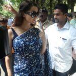 Kangana Ranaut Instagram - #KanganaRanaut exercises her right to vote! #VoteKarMumbai #MumbaiKarVoteKar #Phase4 #indianelections2019 #electionday #GoOutAndVote