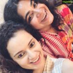 Kangana Ranaut Instagram - #Repost @ashwinyiyertiwari (@get_repost) ・・・ Thank-You ‘K’. Only spreading love everyday 🤗💚