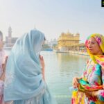 Kangana Ranaut Instagram - मुंबई में हुए आतंकी हमले के शहीदों को याद करते हुए मैने लिखा था कि गद्दारों को कभी माफ नहीं करना, ना ही भूलना। इस तरह की घटना में देश के अंदरूनी देशद्रोही ग़द्दारों का हाथ होता है । देशद्रोही गद्दारों ने कभी पैसे के लालच में तो कभी पद व सत्ता के लालच में भारत मां को कलंकित करने के लिए एक भी मौका नहीं छोड़ा, देश के अंदरूनी जयचंद और गद्दार षड्यंत्र रच देश विरोधी ताकतों को मदद करते रहे, तभी इस तरह की घटनाएं होती हैं। मेरे इसी पोस्ट पर मुझे विघटनकारी ताकतों की तरफ से निरंतर धमकियां मिल रही हैं। बठिंडा के एक भाई साहब ने तो मुझे खुलेआम जान से मारने की धमकी दी है। मैं इस तरह की गीदड़ भभकी या धमकियों से नहीं डरती। देश के खिलाफ षड्यंत्र करने वालो और आतंकी ताकतों के खिलाफ बोलती हूं और हमेशा बोलती रहूंगी। वह चाहे बेगुनाह जवानों के हत्यारे नक्सलवादी हो, टुकड़े टुकड़े गैंग हो या आठवें दशक में पंजाब में गुरूओं की पावन भूमि को देश से काटकर खालिस्तान बनाने का सपना देखने वाले विदेशों में बैठे हुए आतंकवादी हो। लोकतंत्र हमारे देश की सबसे बड़ी ताकत है, सरकार किसी भी पार्टी की हो, लेकिन देश की अखंडता, एकता और नागरिकों के मौलिक अधिकारों की रक्षा और विचारों की अभिव्यक्ति का मौलिक अधिकार हमें बाबासाहेब अम्बेडकर के सविंधान ने दिया है। मैंने किसी भी जाति, मजहब, या समूह के बारे में कभी कोई अपमानजनक या नफरत फैलाने वाली बात नहीं की है। मैं कांग्रेस की अध्यक्षा श्रीमती सोनिया जी को भी याद दिलाना चाहूंगी कि आप भी एक महिला है, आपकी सास इंदिरा गांधी जी इसी आतंकवाद के खिलाफ अंतिम समय तक मजबूती से लड़ीं। कृपया पंजाब के अपने मुख्यमंत्री को निर्देश दें कि वह इस तरह के आतंकवादी, विघटनकारी और देशविरोधी ताकतों की धमकी पर तुरंत कार्रवाई करें। मैंने धमकी देने वालो के खिलाफ पुलिस में एफआईआर दर्ज की है। मुझे उम्मीद है कि पंजाब सरकार भी जल्द कार्रवाई करेगी। देश मेरे लिए सर्वोपरि है, इसके लिए मुझे बलिदान भी देना पडे़ तो मुझे स्वीकार्य है, पर मै ना डरी हूँ ना कभी डरूगी, देश के हित में, गद्दारों के खिलाफ खुलकर बोलती रहूंगी। पंजाब में चुनाव होने वाले है, इसके लिए कुछ लोग मेरी बात को संदर्भ के बिना प्रयोग कर रहे हैं , अगर मुझे भविष्य में कुछ भी होता है तो उसके लिए नफरत की राजनीति व बयानबाज़ी करने वाले ही पूरी तरह उत्तरदायी होगें। इनसे करबद्ध निवेदन है कि चुनाव जीतने की राजनीतिक महत्वाकांक्षाओं के लिए किसी के प्रति नफरत ना फैलाए। जय हिंद, जय भारत 🙏