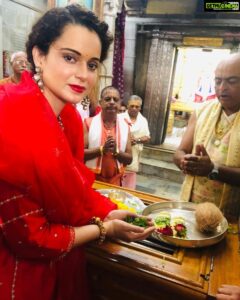 Kangana Ranaut Instagram - "Of all the places I've visited on this planet, Dwarika remains the most fascinating and enchanting, in fact it’s not even a place, it’s a little cluster of unnamed ecstatics..." -  Kangana Ranaut. Happy #Janamashtami2020 guys 🙏🙏