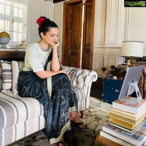 Kangana Ranaut Instagram - #KanganaRanaut joined the virtual event of Shushmanjali, to pay tribute to one of India's tallest leaders #SushmaSwaraj (organised by Sanskar Bharti and Sanskriti Ganga Trust). It will be released on 6th August  at 11am. Stay tuned 🥰
