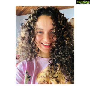 Kangana Ranaut Instagram - Dear friends today is a very special day, resuming work after 7 months, travelling to southern India for my most ambitious bilingual project #thalaivi, need your blessings in these testing times of a pandemic.
P.S just clicked these morning selfies hope you all like them ❤️