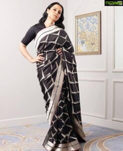 Kangana Ranaut Instagram - Today is #NationalHandloomDay. Let's promote handloom, handmade, artisanal, and everything our nation should be proud of. When you choose handloom you choose weavers who are struggling for their survival, you choose to be #vocalforlocal, you choose mother earth, and love for every single being on this planet. #vocalforhandloom #savetheweave