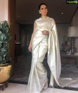Kangana Ranaut Instagram - Today is #NationalHandloomDay. Let's promote handloom, handmade, artisanal, and everything our nation should be proud of. When you choose handloom you choose weavers who are struggling for their survival, you choose to be #vocalforlocal, you choose mother earth, and love for every single being on this planet. #vocalforhandloom #savetheweave