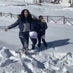 Kangana Ranaut Instagram - Ice ice baby. Kangana Ranaut and fam enjoy a day out in the snow. 😍⛄❄️