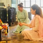 Kangana Ranaut Instagram - Kangana Ranaut and Gayathri Raguramm clicked during the #Vijayadasami Pooja, a festival considered very auspicious for dancers. Gayathri Akka gifted her a beautiful pair of ghungroos which overwhelmed her with joy. 🙏 . . . . . . . . . . #happydussehra #happydusshera2019 #dusshera #dusshera2019 #vijaydashmi #thalaivi #jayalalitha