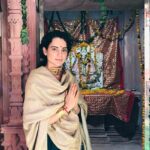 Kangana Ranaut Instagram - या देवि सर्वभूतेषु मातृ रूपेण संस्थिता। नमस्तस्यै नमस्तस्यै नमस्तस्यै नमो नमः।। #KanganaRanaut in Maa Shakti Temple, she built in her village Bhambla, Himachal Pradesh wishes everyone a Happy Navratri. . . . . . . #Navratri #HappyNavratri #navratri2019