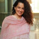 Kangana Ranaut Instagram - A breezy day calls for breezy moves! 💃 #KanganaRanaut looking fresh as a lily, spotted entering the Bharatnatyam class. #Thalaivi #Jayalalitha #Bharatyam