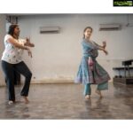 Kangana Ranaut Instagram - Prepping to perfection, #KanganaRanaut during Bharatnatyam practice this morning for Jayalalithaa's Biopic, #Thalaivi! 💃💃 . . . . . PC: @_sanu313_