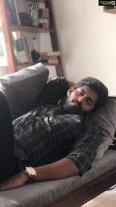 Kathir Instagram - Chinna gap kedachu thoonguna kuda camera'va theriyama vechururanga pa! 
.
.
VC @athmiyainsta 
#LifeOfAnActor #DayAndNightShoot