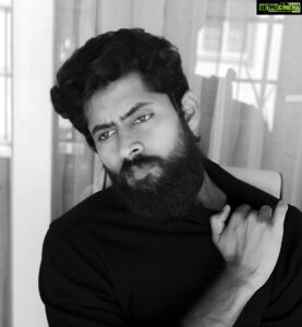 Kathir Instagram - Living life, greyscale.

📸 @irst_photography