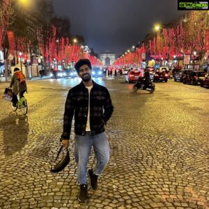 Kathir Instagram - Wishing you all a very, merry, blessed Christmas! ✨❤️🎄

#christmastime #paris
