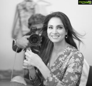 Lara Dutta Instagram - When this maestro is behind the camera, one doesn’t have to work extra hard to look good! 😉. Always super fun to shoot with the inimitable @avigowariker 📸✨💥