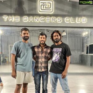 Leon James Instagram - Wishing my friends & super talented choreographers @arnold.charles & @_surenr all the best for their new dance studio - @tdc.thedancersclub !! 🥳🤘🏼 Show them some love!