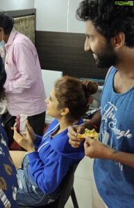 Mahendran Instagram - @yogabars.in dare..... 😂🤣 #pizza vs #protienbar #dare #shraddhadas #mastermahendran