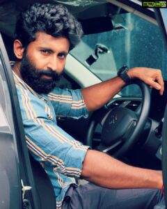 Mahendran Instagram - Haters are confused admirers.....😉

#casualstyle #peace

📸 @s.a_arun_ @galattadotcom