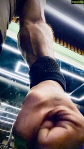 Mahendran Instagram - Sweat now shine later! 🖤

@geezsquad2.0 ✊🏻

#iphone #petta