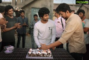 Mahendran Instagram - Love you so much #Vijay na ❤ @jagadish_palanisamy na Much love and respect ❤ @lokesh.kanagaraj na Forever grateful ❤

#Bestbirthdaygift #Kuttybhavai #JD #ThalapathyVijay #Thalapathy