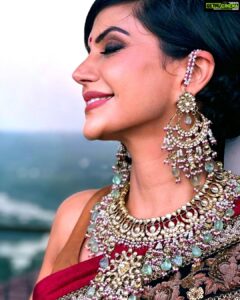 Mandira Bedi Instagram - Bengali Wedding Day. 
.
.
@sabyasachiofficial @azotiique @adapt_studios