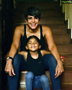 Mandira Bedi Instagram - #HappyDaughtersDay to my sunshiney little imp.. ☀️ The bright spark in my every day 💥.. the naughtiest little chipster off the old block! 😅🥰🧿
.
.
📸: @ashishrane1