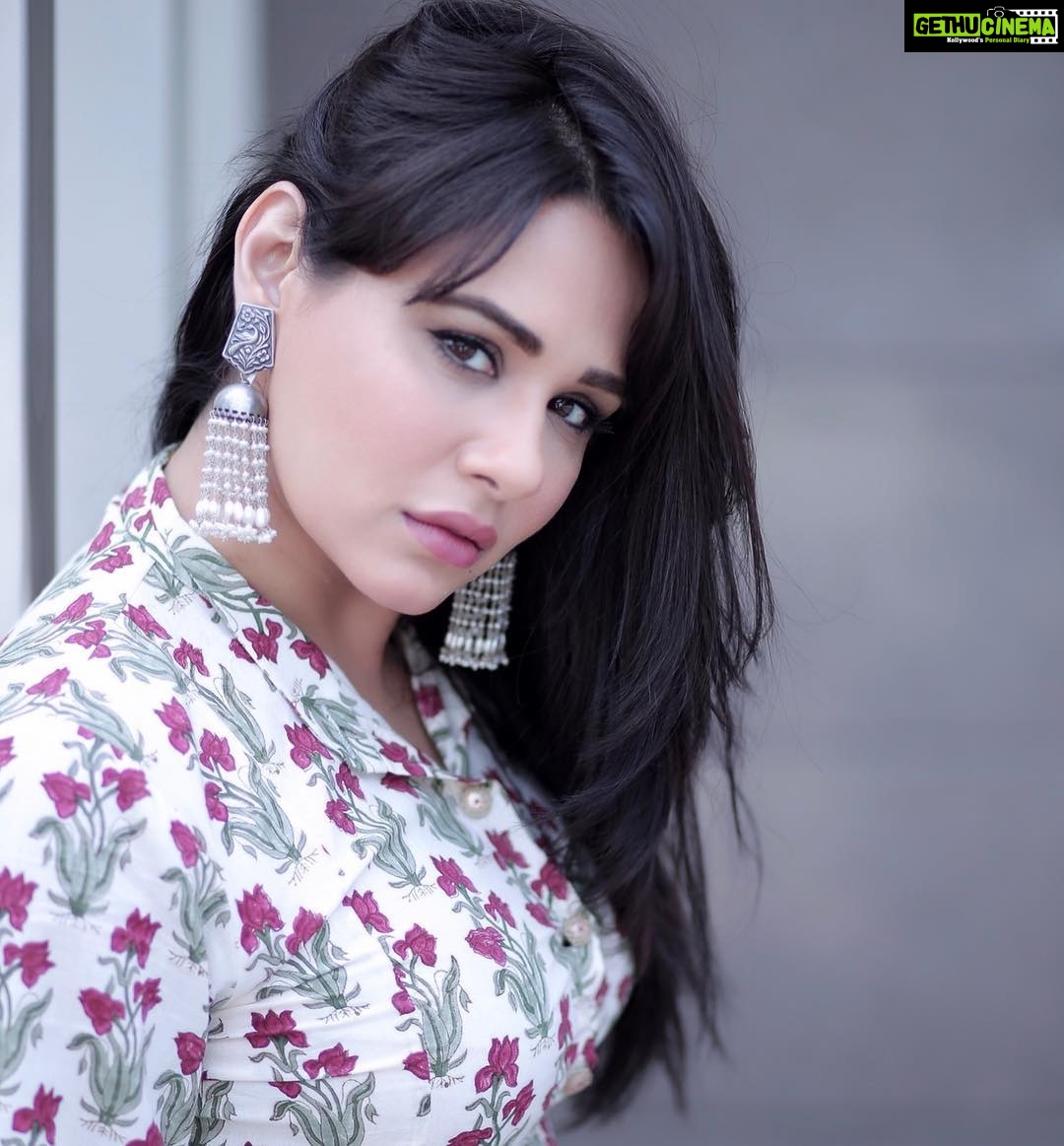 Mandy Takhar Sex Hd Video - Actress Mandy Takhar Instagram Photos and Posts May 2018 - Gethu Cinema