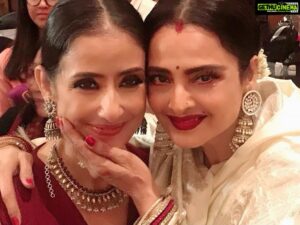 Manisha Koirala Instagram - How gorgeous is she!!! I m in awe of this beautiful soul..after long hours of conversation I can’t stop wondering how can life put so much of talent in one person.. great actor, wonderful singer,kind n loving soul,strong & bright mind, unshakable love for life and art..Rekha ji it’s an honour to know you 🌷🙏🏻💕 #salute #fangirlmoment