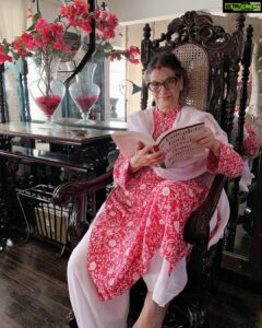 Manisha Koirala Instagram - My pretty Ama .. We can never thank our moms enough for everything they’ve done and continue to do for us. Happy Mother’s Day to every mom out there – and thank you! #mothersday 💗💗💗