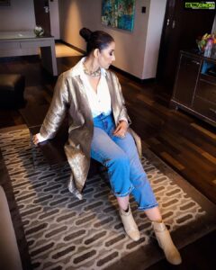 Manisha Koirala Instagram - Throwback...Monday blues

Jacket- @raw_mango
Shirt and Denims- @zaraindiaofficial 
Choker, and rings- @amrapalijewels
Styled by @surinakakkar
Assisted by @kavyasonil02
HMU- @facetantrums
Styled by @surina