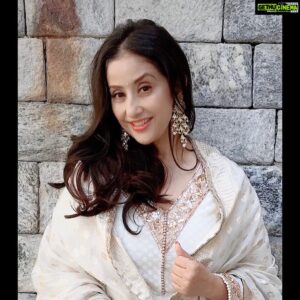 Manisha Koirala Instagram - People of hills..💝
Outfit- @manishmalhotra05 
Makeup&hair- @rashmishastri