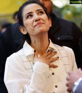 Manisha Koirala Instagram - Dear Universe, thank you, with all my heart, for everything in my life. #gratitude #love #sundayvibes 
Photography by @bhagirathbasnet