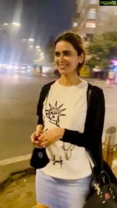 Meenakshi Dixit Instagram - Mumbai & December ❤️ just adorable 😍

#mumbai #evening #breezy #beautifulweather #meenakshidixit #reelsinstagram #reelitfeelit #reels