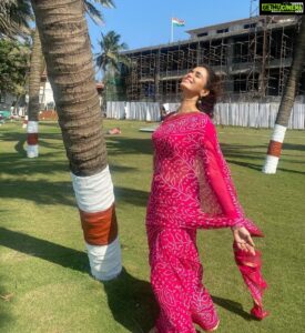 Meenakshi Dixit Instagram - Happy Republic Day 🙏😇
Jai Hind 🙌

#republicday2022 #jaihind #india #republicday #bharatmatakijai