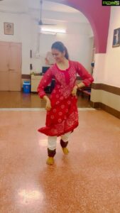 Meenakshi Dixit Instagram - Learning ❤️

@rajendrachaturvedi 

#kathakdance #dance #love #dancevideo #reelsinstagram #reels #reelitfeelit #meenakshidixit