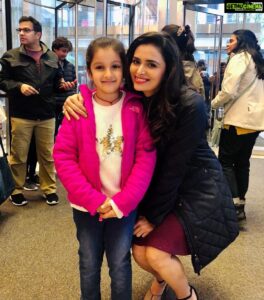 Meenakshi Dixit Instagram - Happy happy birthday little angel @sitaraghattamaneni ❤️😍🤗
Some fond memories of u around on the sets of #maharshi in #newyorkcity

@urstrulymahesh @namratashirodkar 

#happybirthdaysitara #maheshbabu #maheshbabufansclub #maheshbabufans #love #bestwishes #happybirthday