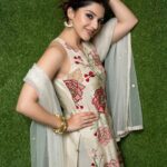 Mehreen Pizada Instagram - Outfit @taavareclothing MUA @makeupbyaza Hair @venkatesh6089 Styling @officialanahita Photography @kannasrihari