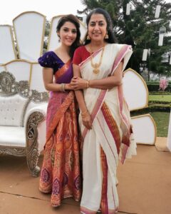 Mehrene Kaur Pirzada Instagram - 😇