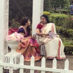 Mehrene Kaur Pirzada Instagram - Days like these I feel I’m truly very blessed 🙏 Getting inputs for a very important scene of mine from none other than Suhasini Garu 😇🤩 I’m really looking forward for you all to watch it on Jan 15th 💕 #enthamanchivaadavuraa 📸 Captured by my Director Sateesh Garu 😃