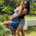 Mouni Roy Instagram - Seeing each other, hearing each other’s annoying voices, eating and dancing together make us very happyyyyy! @w_goa @rohiniyer thank you for making it happen 🤩 @spicetraders_w @sylviagoa @rockpoolgoa @woobar_wgoa @awayspagoa @tanveerkwatra @natsravi @rockpoolgoa W GOA